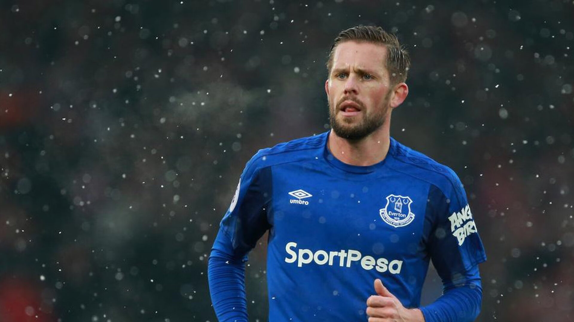 表现优异引爆全场!,Faker意外战胜阿森纳观众掌声雷动