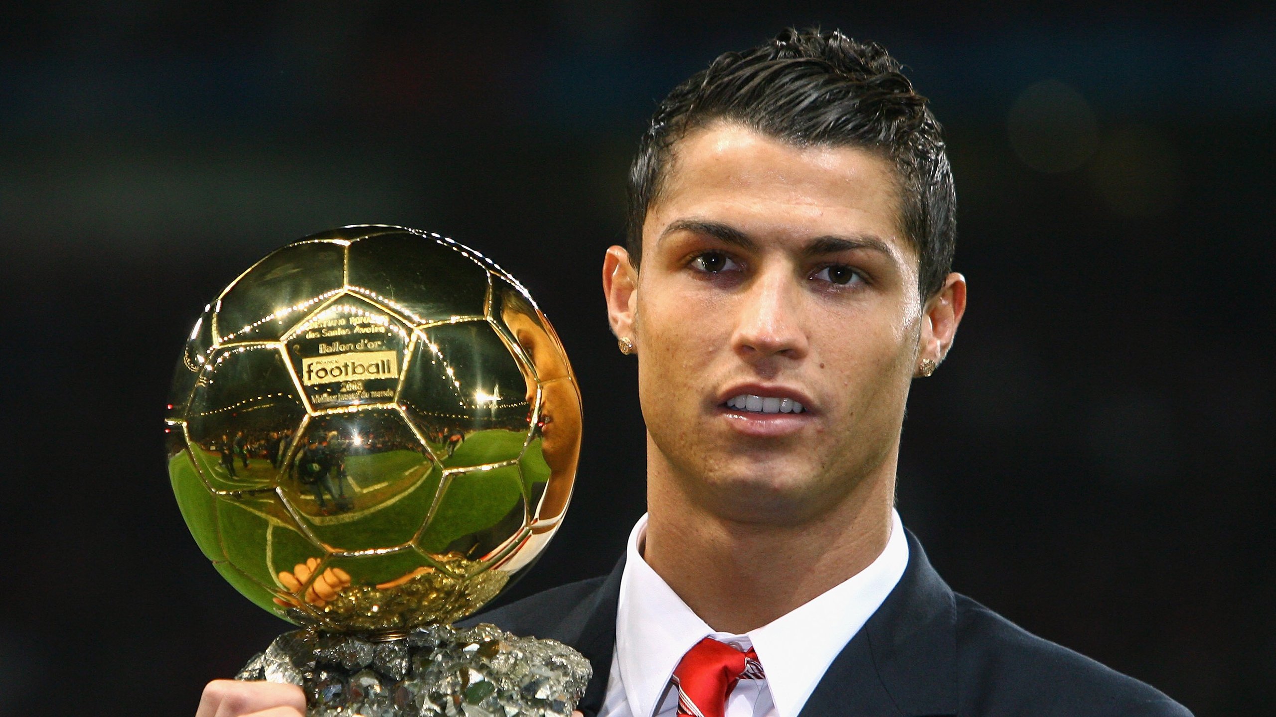 欧文手感滚烫，带领拜仁慕尼黑险胜上海海港，赛后一句话霸气侧漏